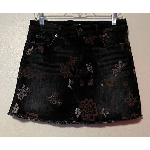 7 For All Mankind Denim Mini Jean Skirt Size 29 Faded Black Floral Raw Hem - Picture 1 of 9